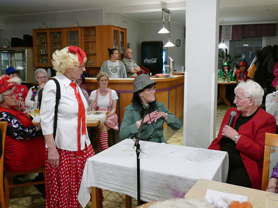 Frauenkarneval der kfd im Landhotel Weinrich (Foto: Karl-Franz Thiede)